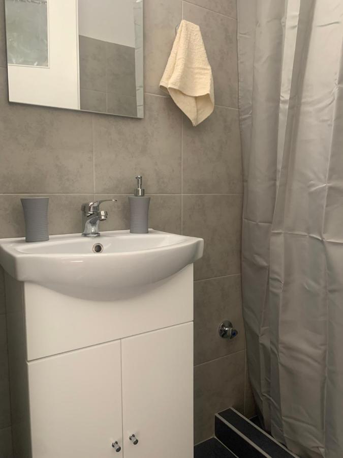 Petra'S House Apartment Флорина Екстериор снимка